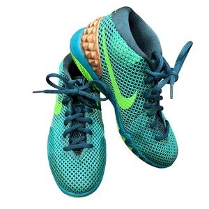 Nike kyrie Irving youth size 5